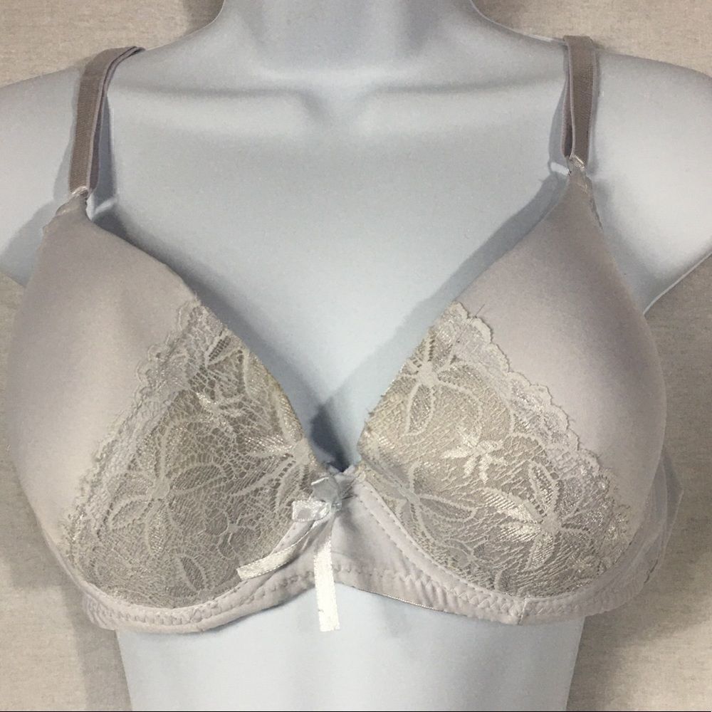 Mamia white 40C lightly padded 2 hook closure lace front 100% polyester